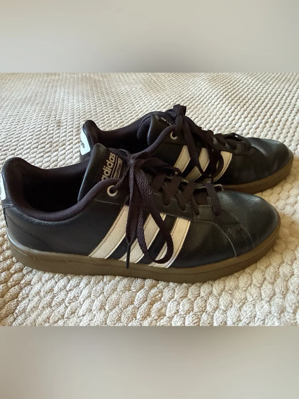 adidas Cloudfoam Black Sneakers with White Stripes men’s sz 7.5 / Women’s sz 9